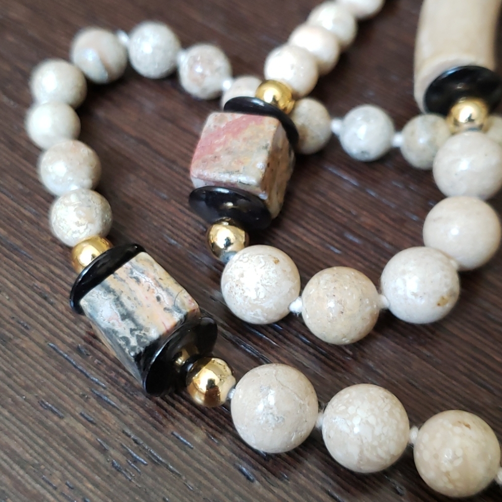 VTG beige Jasper, Onyx necklace - Picture 4 of 8